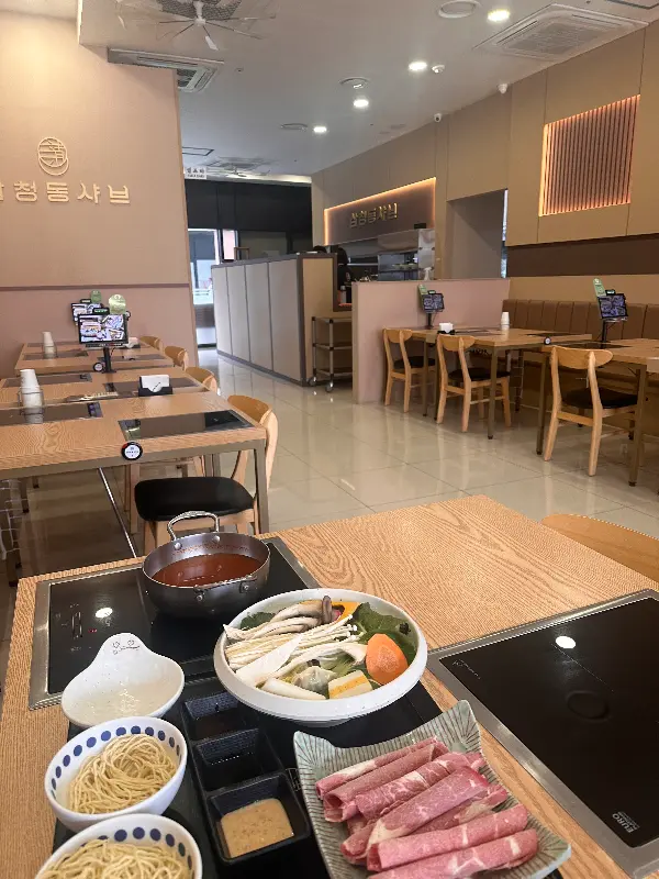 넓고 쾌적한 매장