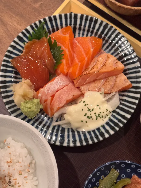 백식의 연어 사시미 정식