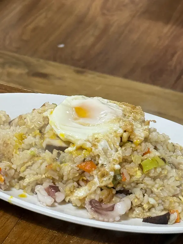 계란 프라이가 올라간 볶음밥