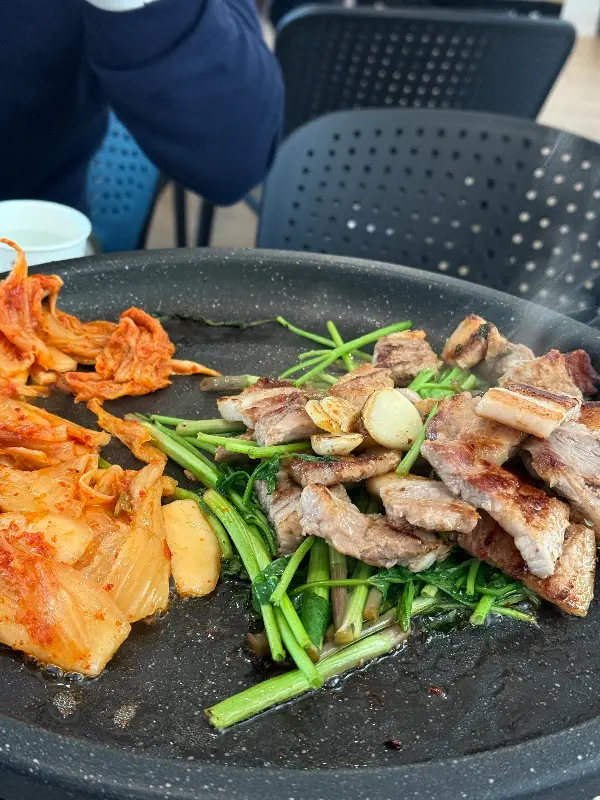 미나리 삼겹살 한 상 차림