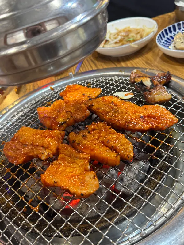 맛있게 구워진 고추장 삼겹살