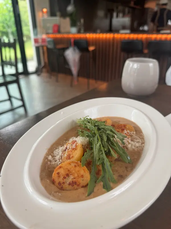 아늑한 분위기 속에서 즐기는 뇨끼