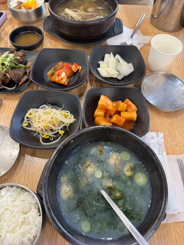 매생이굴탕과 반찬