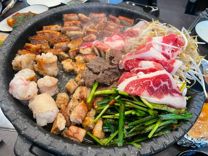 노릇하게 구워진 곱창