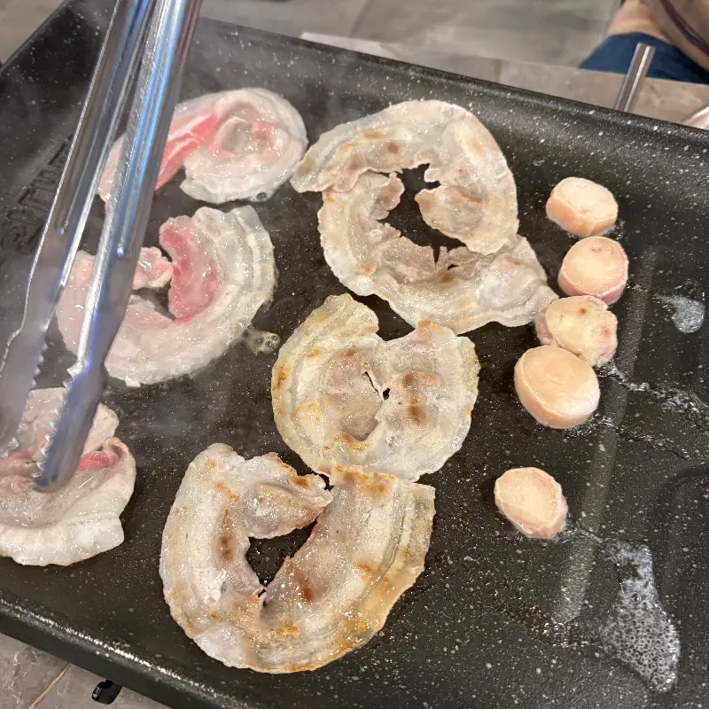 지글지글 익어가는 대패 삼겹살