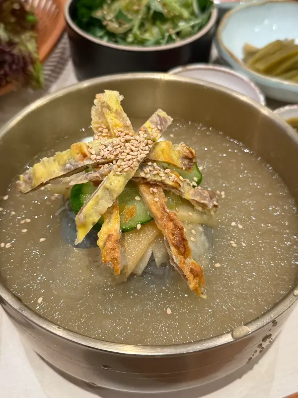 고소한 들기름 막국수