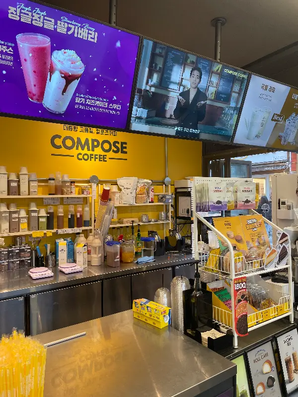 컴포즈커피의 카운터