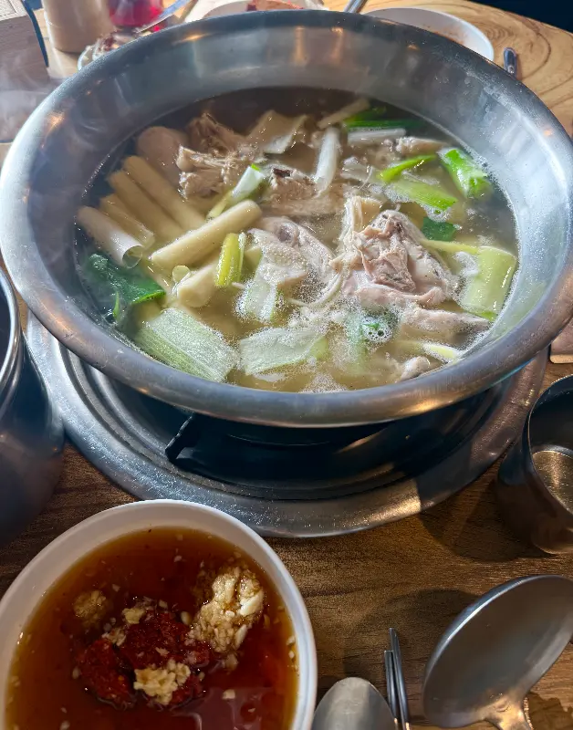 닭한마리와 특제 소스의 조화