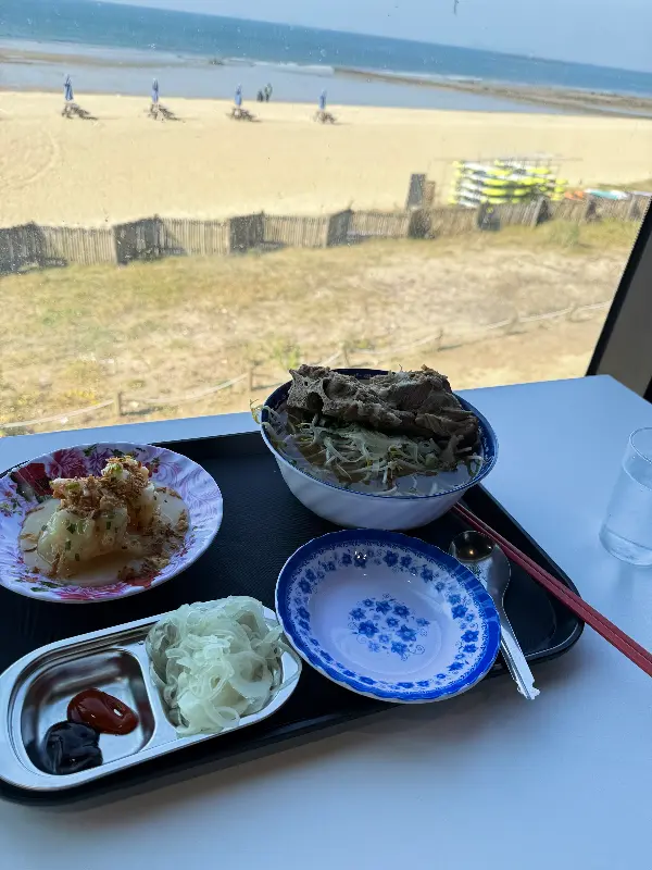 창밖으로 보이는 꽃지해수욕장 풍경