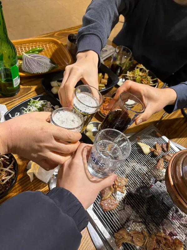 인디안참숯구이에서 즐거운 식사