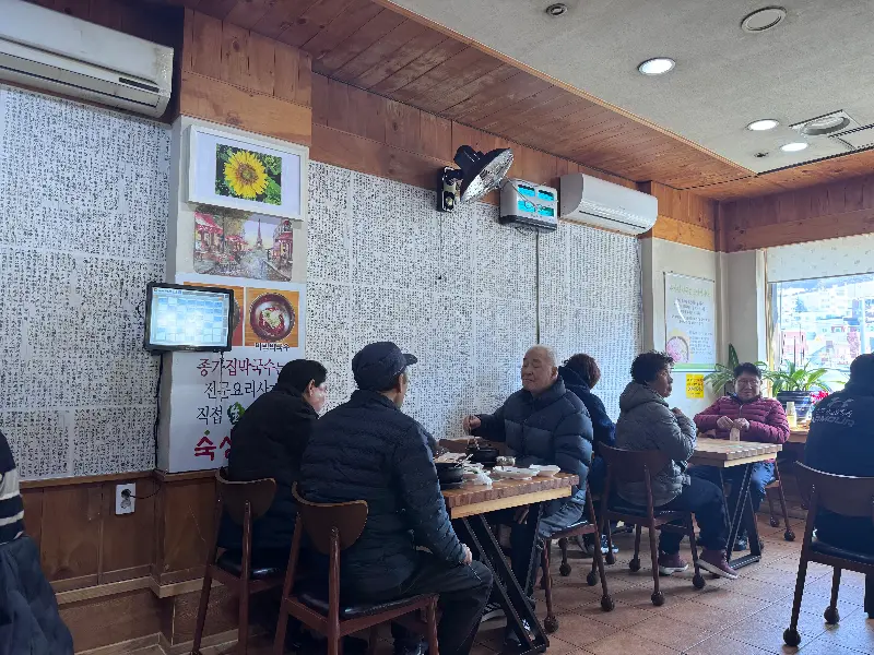 종가집 돼지국밥 내부 전경