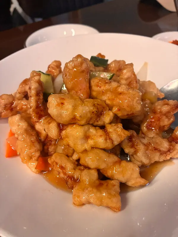 윤기가 좔좔 흐르는 탕수육