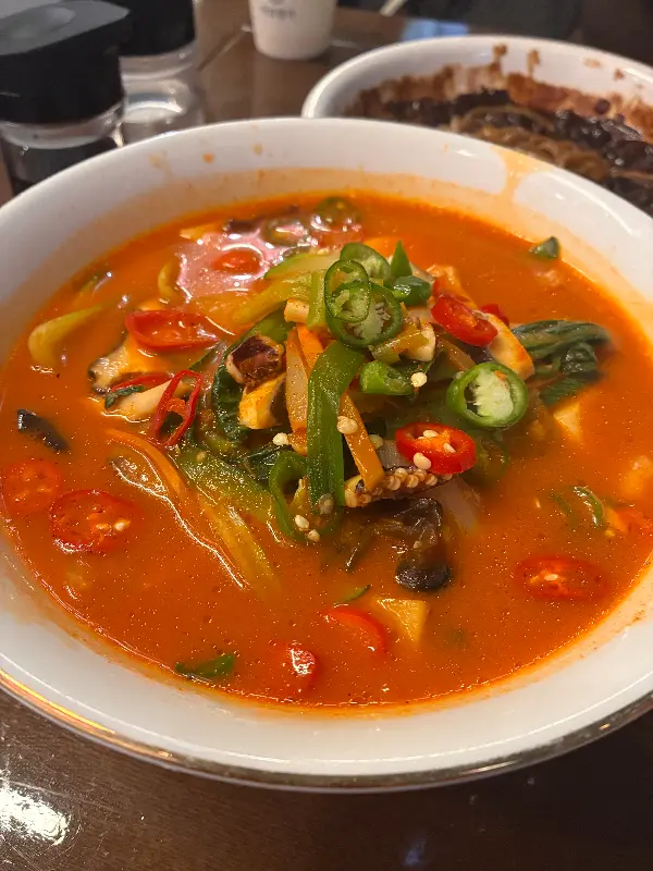 군침이 절로 나는 짜장면