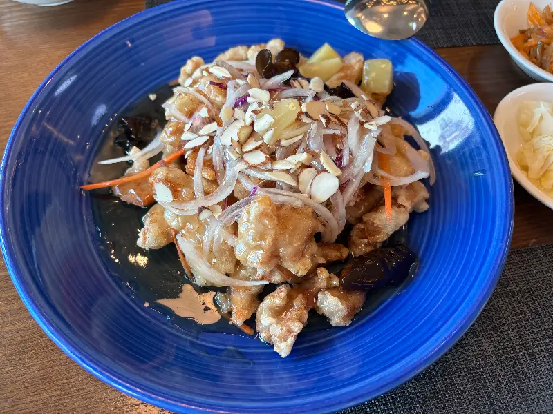 윤기가 흐르는 찹쌀 탕수육