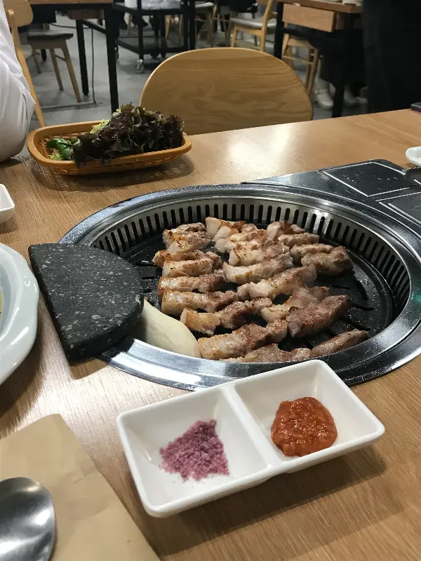 잘 구워진 고기