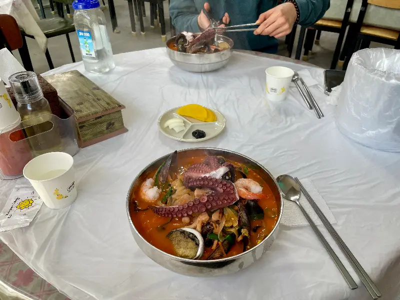 깔끔한 테이블 세팅