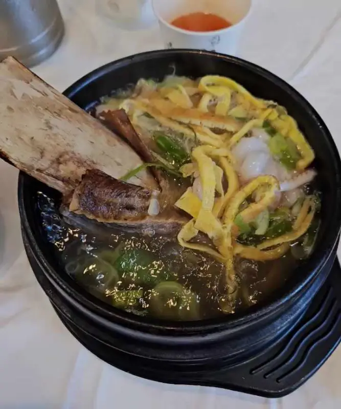푸짐한 갈비탕