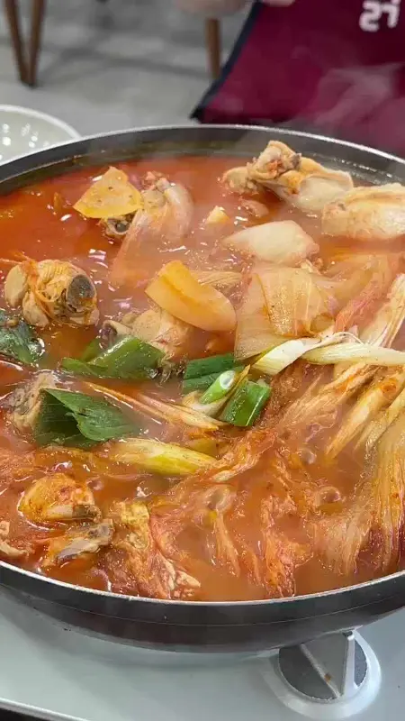 보글보글 끓는 닭볶음탕