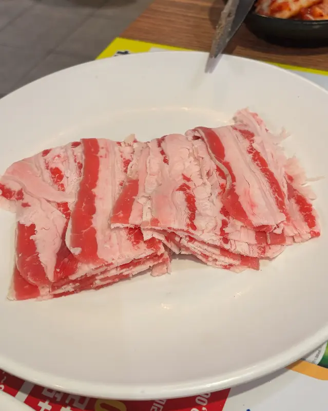 얇게 썰린 소고기