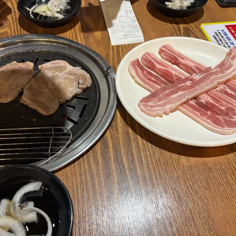 불판 위의 고기