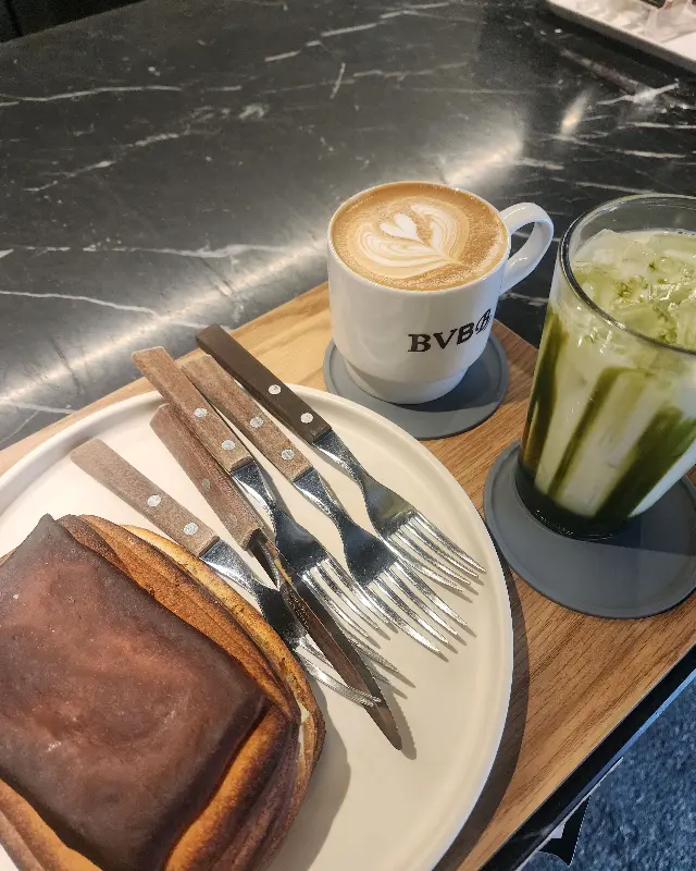 밤부 베이커리 & 브루잉 서래 음료와 빵