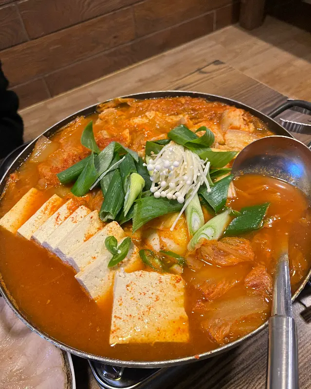 얼큰한 김치찌개