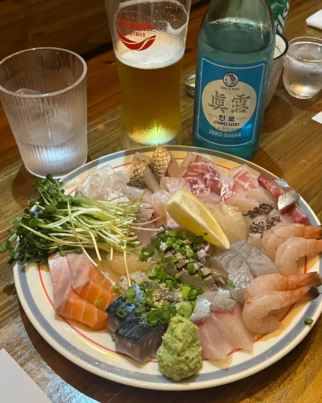 모둠 사시미와 술 한 잔