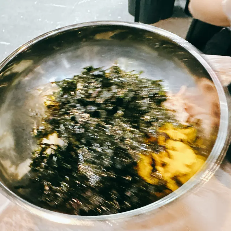 참치와 김가루가 듬뿍 들어간 주먹밥