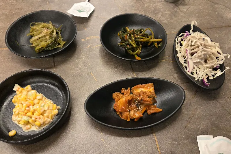 정갈하고 맛깔스러운 워낭소리 밑반찬