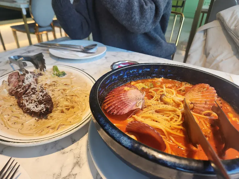 스테이크 파스타와 빼쉐 파스타