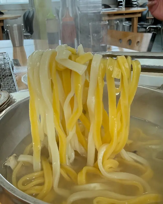 푸짐한 바지락칼국수