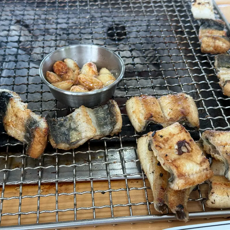 노릇노릇 익어가는 장어