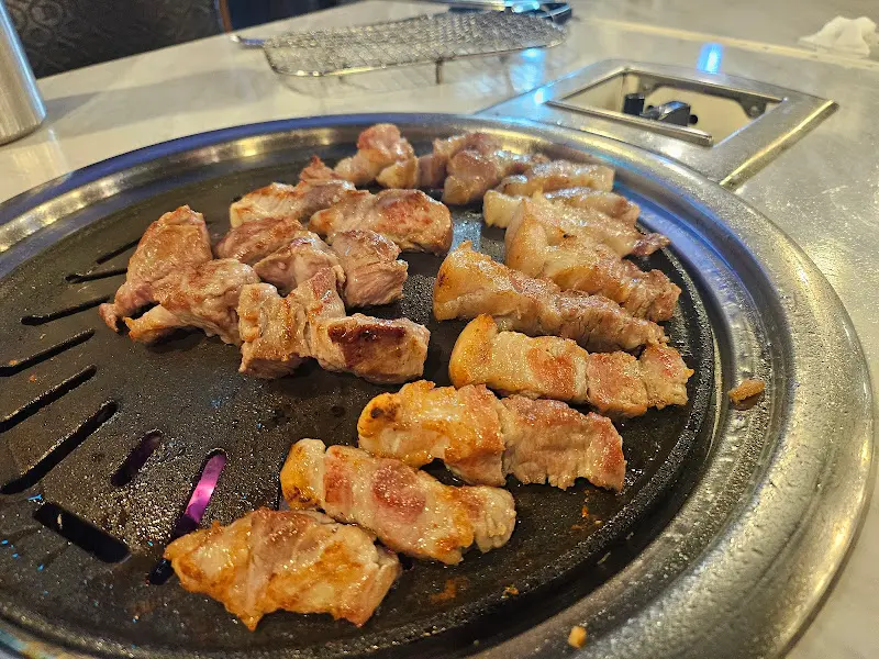 육전식당 구워진 고기