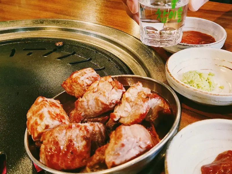 육전식당 테이블 세팅