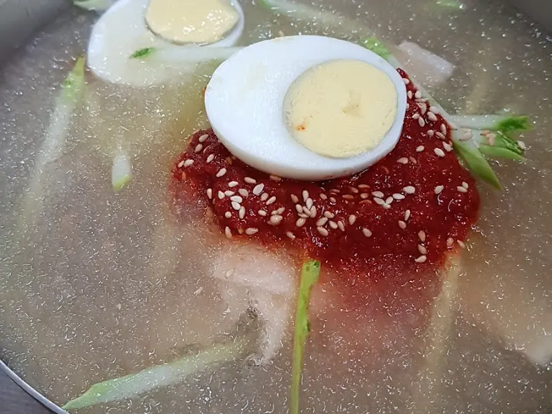 살얼음 동동 물냉면