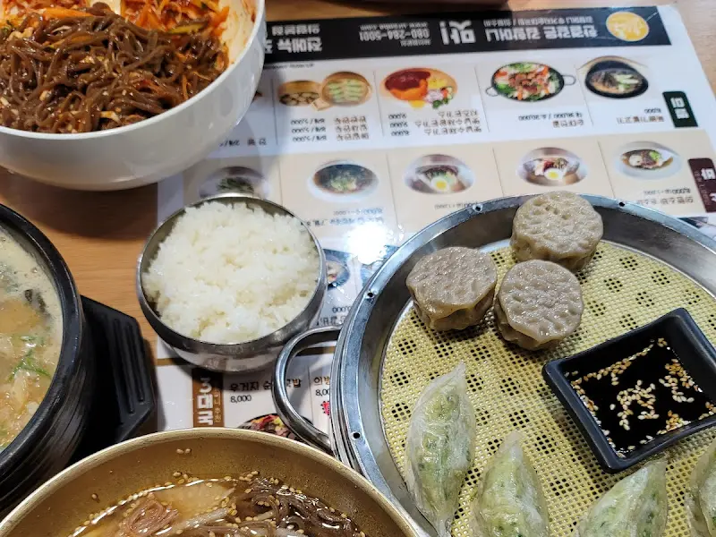 순대와 우거지가 푸짐하게 들어간 순대국