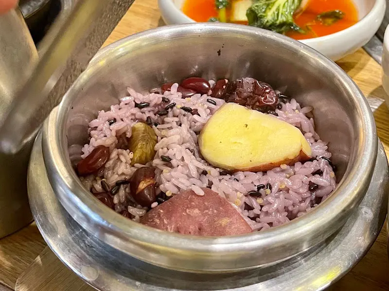 영양 가득한 영양솥밥