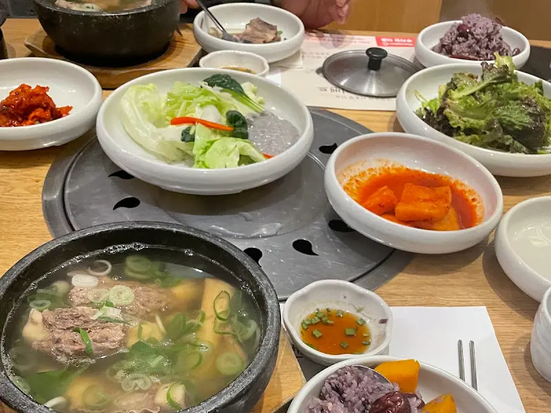 정갈하게 차려진 밑반찬들