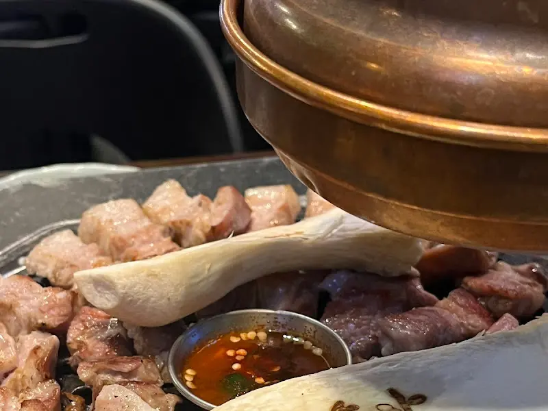 불판 위의 삼겹살