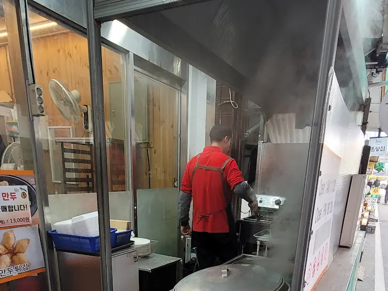 개천식당 만두 제조 모습