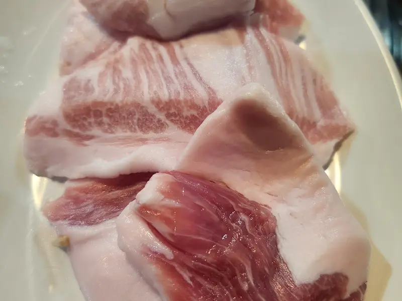 보기만 해도 군침이 도는 흑돼지 삼겹살