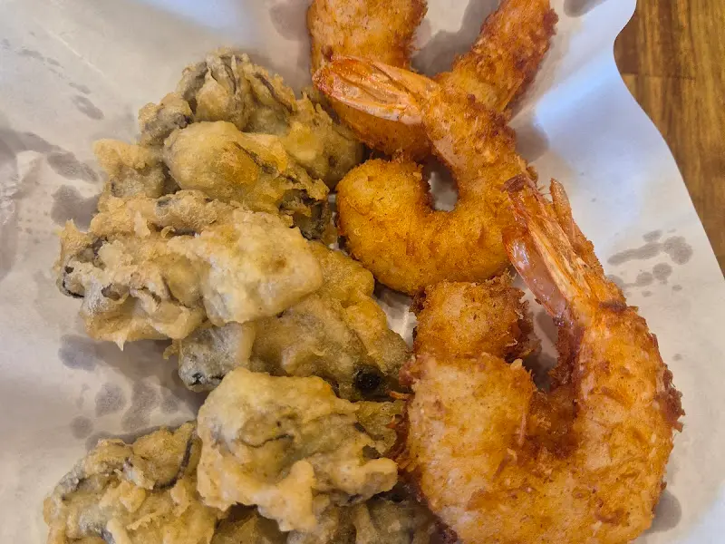 바삭한 굴튀김과 새우튀김