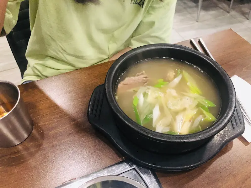 맑은 국물의 갈비탕