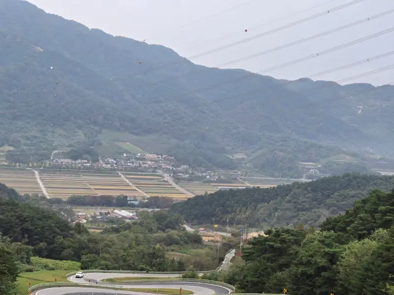 굽이치는 오도재 길