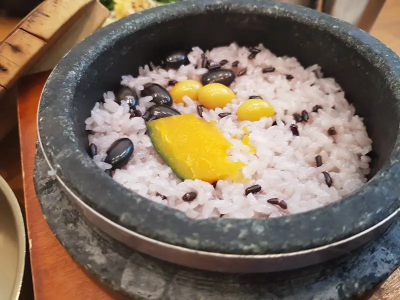 향긋한 곤드레 돌솥밥