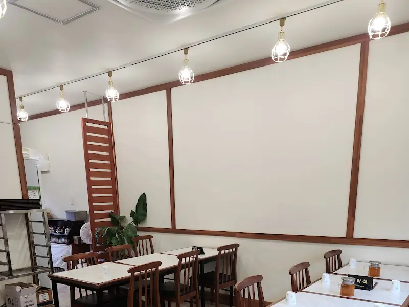 정갈하고 아늑한 내부