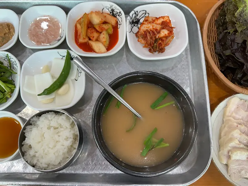 수육백반 한 상 차림