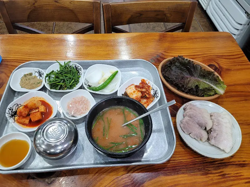 깔끔한 식당 내부
