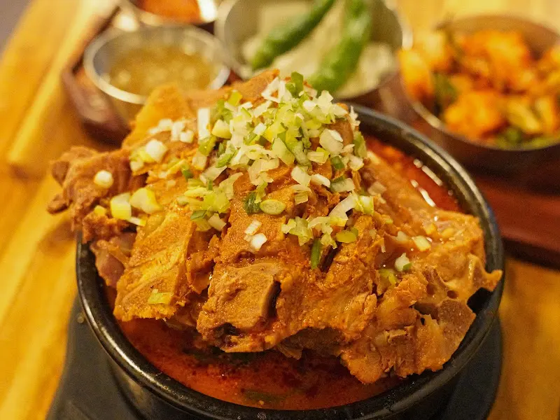 푸짐한 뼈해장국