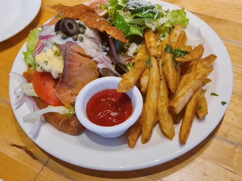 샌드위치와 감자튀김